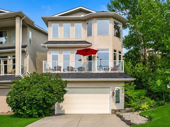 212 SW 12a St NE, Calgary, AB T2E 4R7