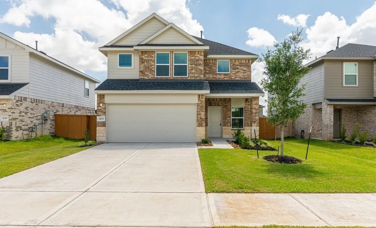 4 bed, 2.5 bath, 2331 sqft, $2,600 — Photo 1