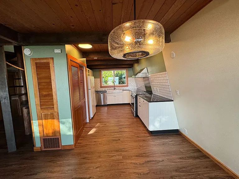 1318 NW Voyager Way — Photo 14