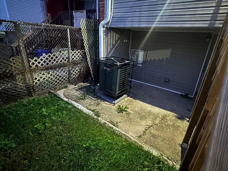 1613 Abbotston St — Photo 4