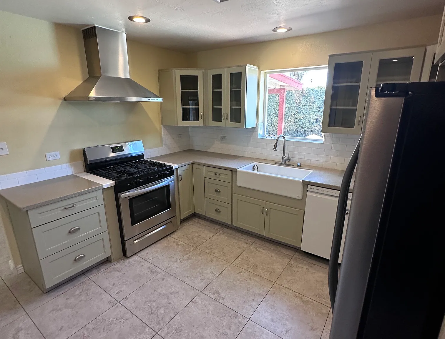 5 bed, 2467 sqft, $2,999 — Photo 3