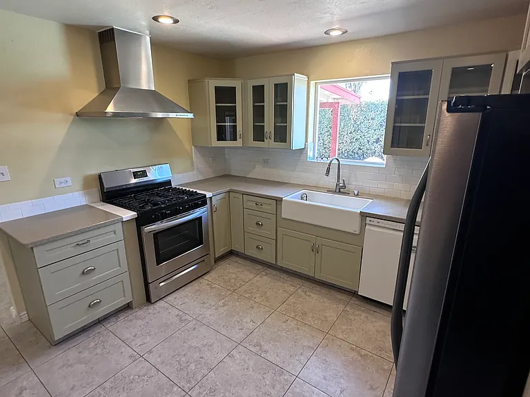 3328 S Stanley Pl — Photo 3