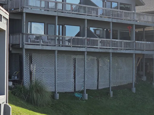 29134 Ellensburg Ave APT 16, Gold Beach, OR 97444