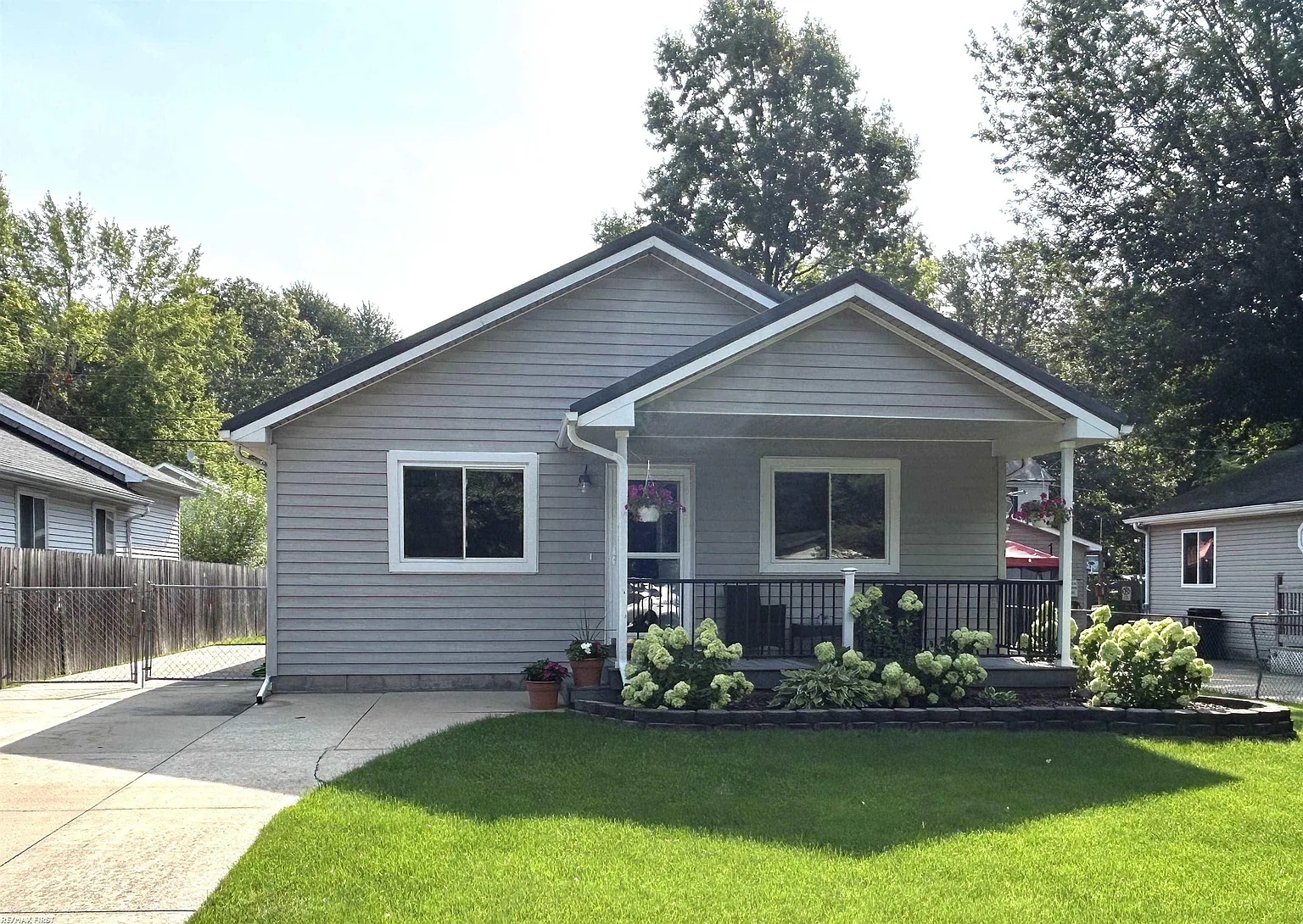 9141 Island Dr photo 1