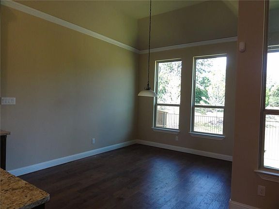 5th image of 7012 Avery Ln