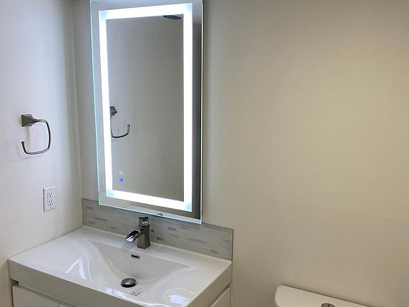 1/2 Bathroom