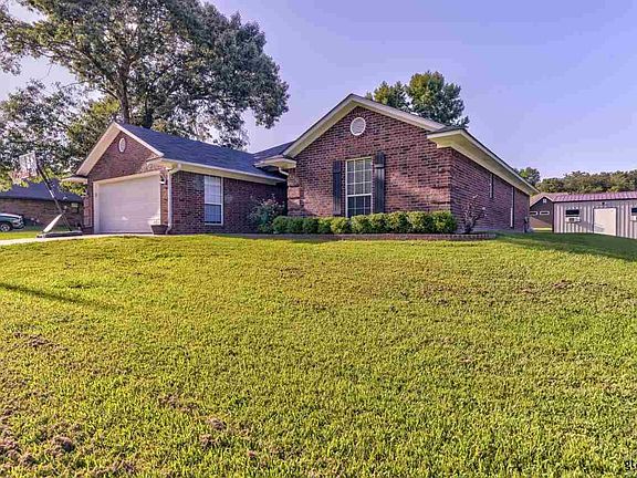 3rd image of 207 Jamie Dr