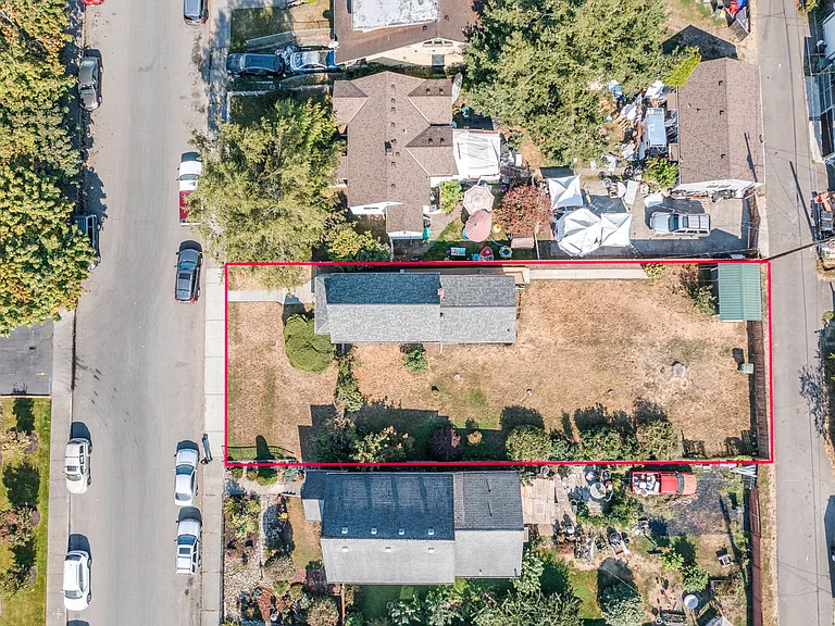 1709 Oakes Ave — Photo 3