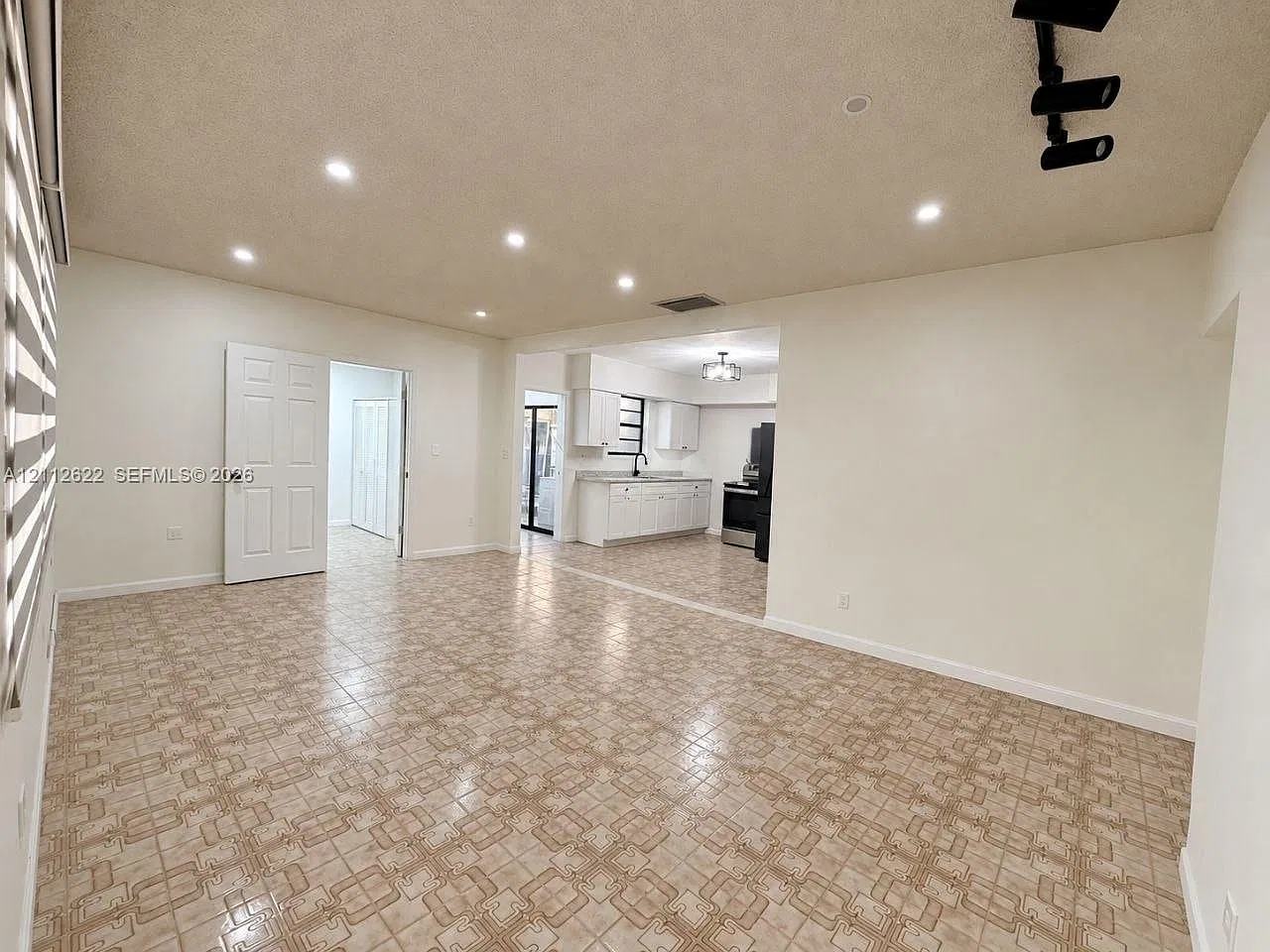 Hialeah Estates — Photo 2