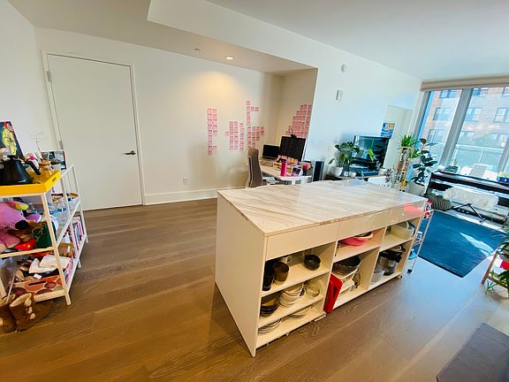 3rd image of 1075 Market St #402