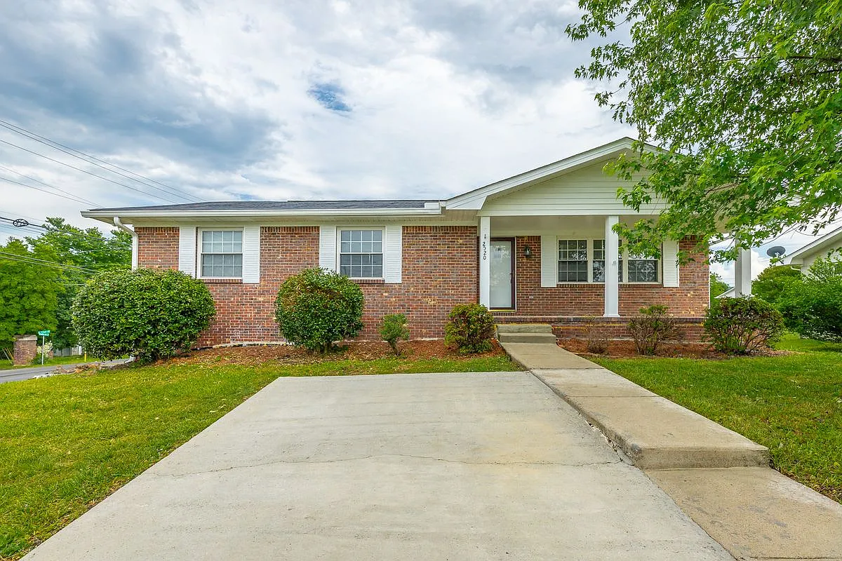 3 bed, 4.0 bath, 3019 sqft, $2,250 — Photo 1