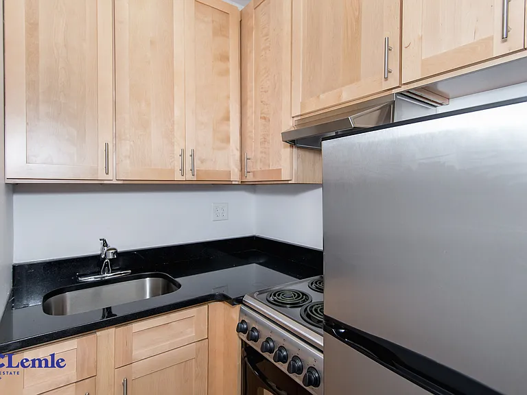410 E 78th St #1FE — Photo 1