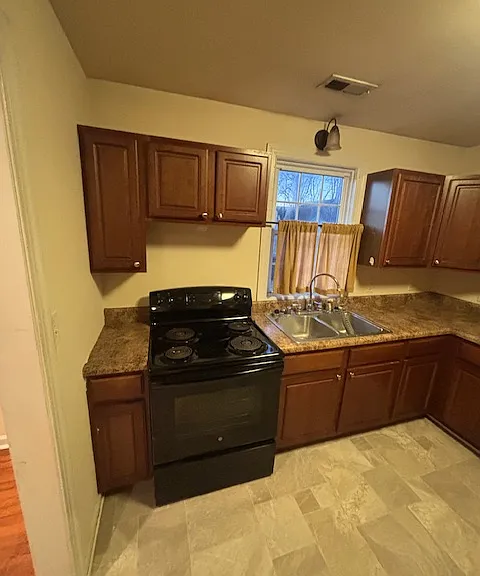 401 McCullough Ave NE — Photo 5