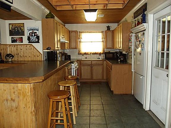 3rd image of 7904 Donegal Ln
