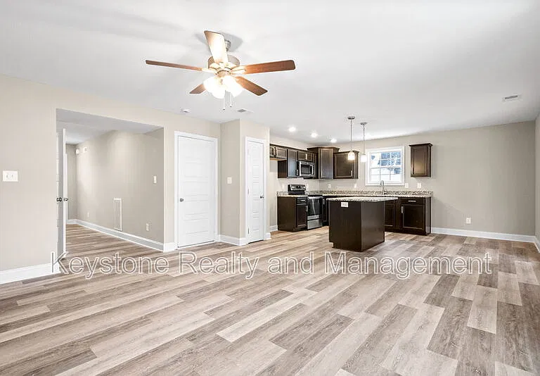 1237 Cardinal Creek Dr — Photo 3