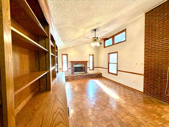 2nd image of 424 Highland Park Dr