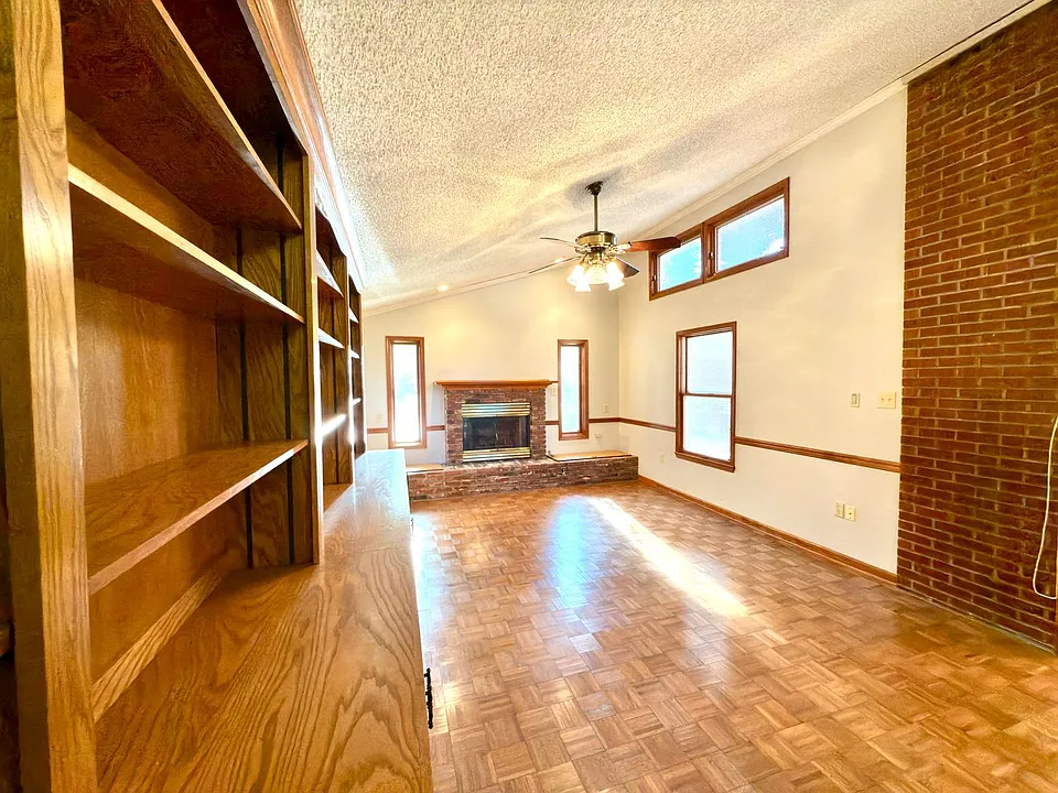 424 Highland Park Dr