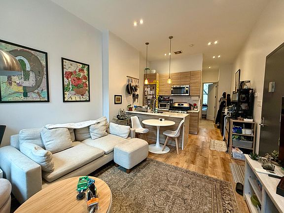 3rd image of 3 Spencer Pl APT 2