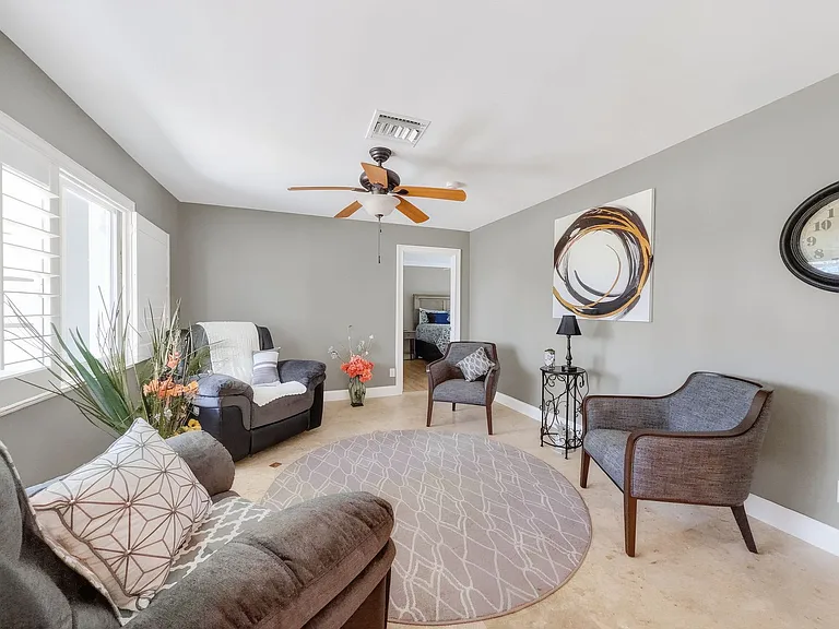 283 Forest Hills Blvd — Photo 1