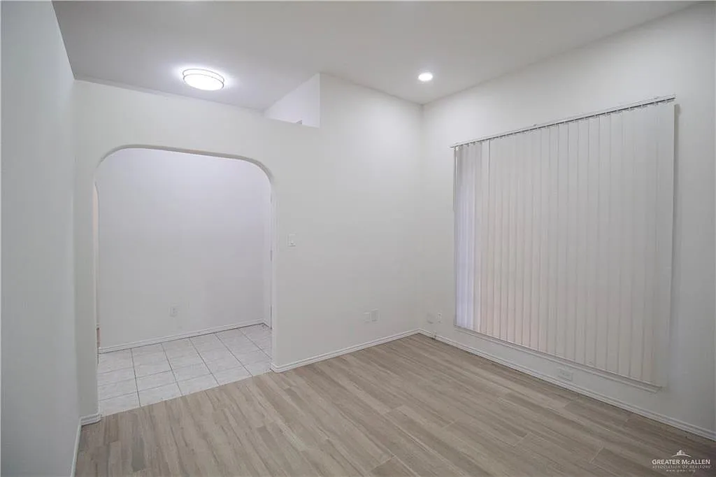 3 bed, 2.0 bath, 1521 sqft, $1,595 — Photo 3