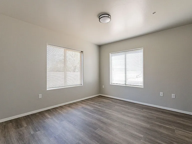 Bellevue Apartments — Photo 25