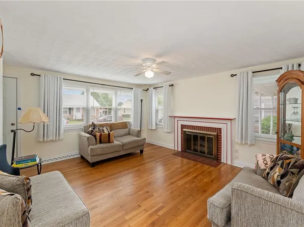 45 Cedarcrest Dr, Pawtucket, RI 02861