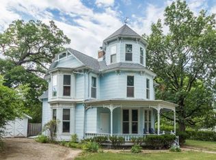 804 7th St, Charleston, IL 61920