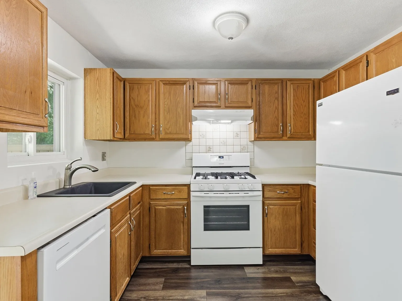 2 bed, 1757 sqft, $3,200 — Photo 3