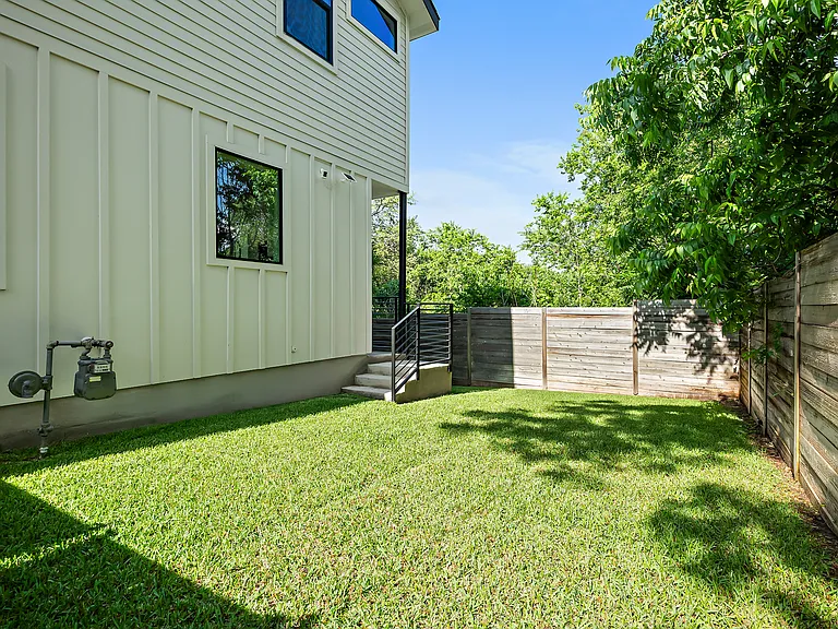 1405 Perez St #2 — Photo 11