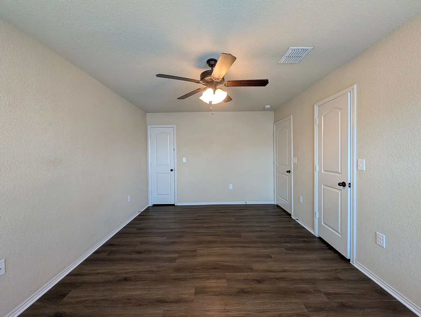 Two Story 3/2.5/2 Duplex close to Creekside Shopping and Entertainment! / Fridge / Fenced in yard... — Photo 3
