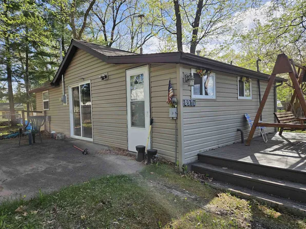 6918 Rumsay St, Harrison, MI 48625