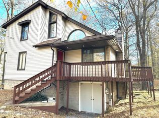 1167 Country Place Dr, Tobyhanna, PA 18466