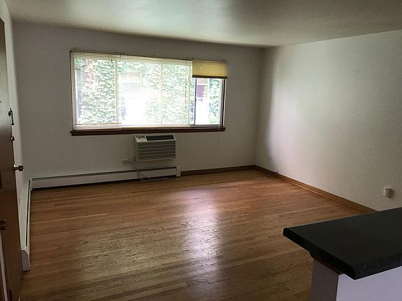 4th image of 5653 S Blackstone Ave APT 3W