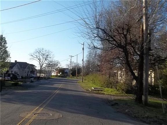 3rd image of 3109 E 44th St