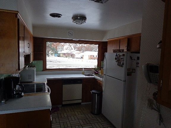 4th image of 1037 James Ave