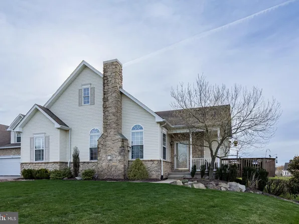 1010 Vintage Cir, Pennsburg, PA 18073