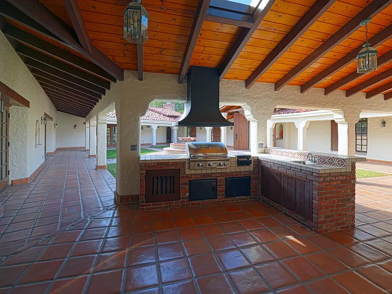 5443 Calzada Del Bosque — Photo 13