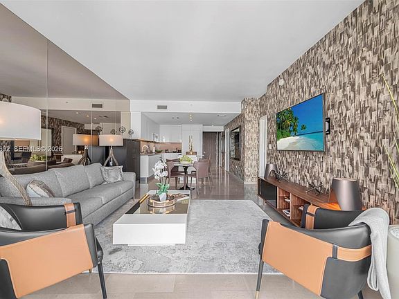 5th image of 88 SW 7th St APT 3806