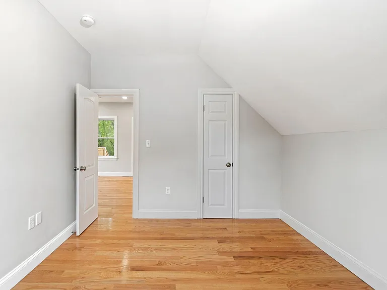31 Saint Casimir Ave #2 — Photo 9