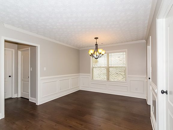 3rd image of 117 Daisy Cir