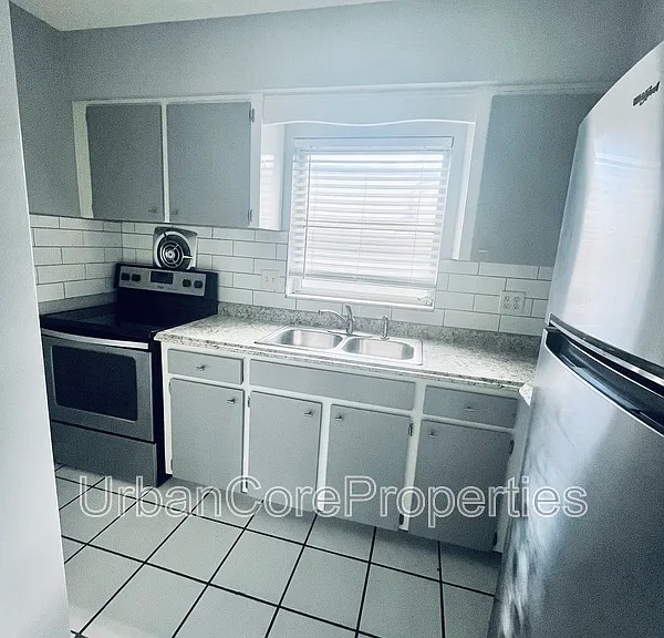 321 24th Ave N #9 — Photo 4