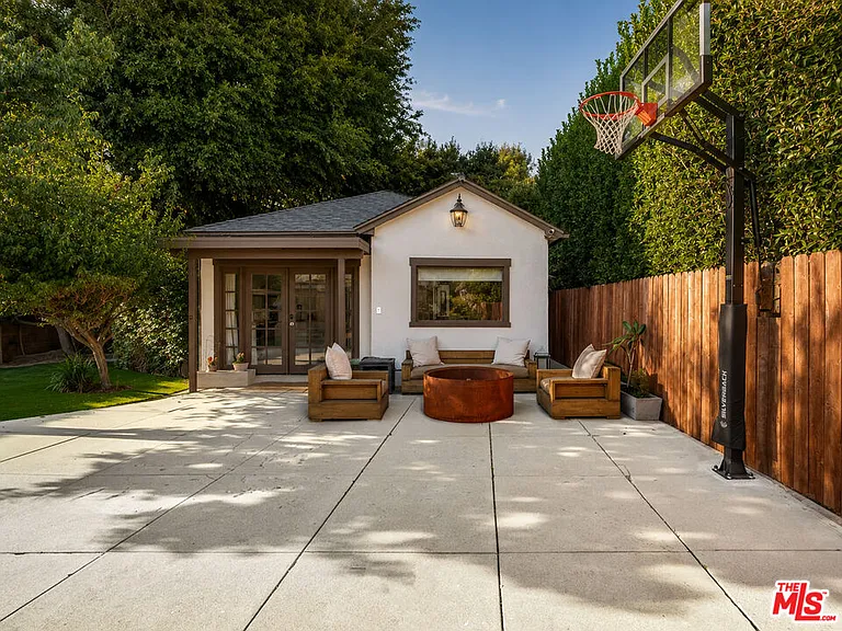 6537 Moore Dr — Photo 3