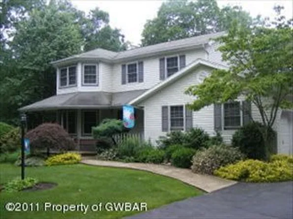 865 Lakeview Dr, Mountain Top, PA 18707