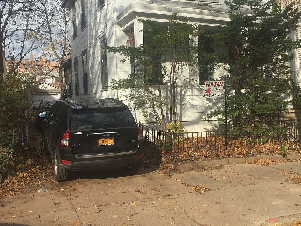 2nd image of 251 Parkville Ave