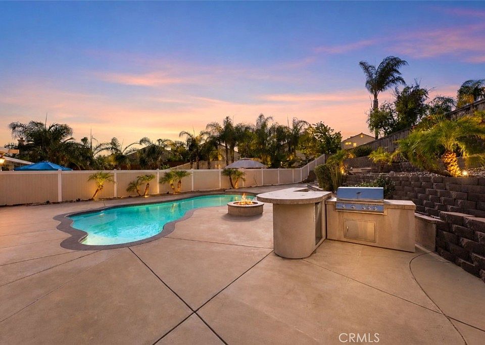 1st image of 39805 Avenida Miguel Oeste