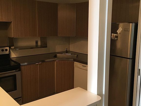 4th image of 221 E 60th St APT A1