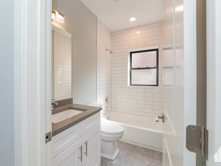 2107 N Sedgwick St — Photo 6