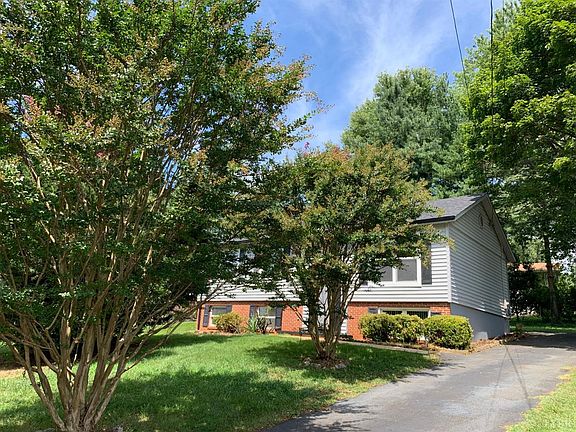 3rd image of 6212 Narragansett Dr