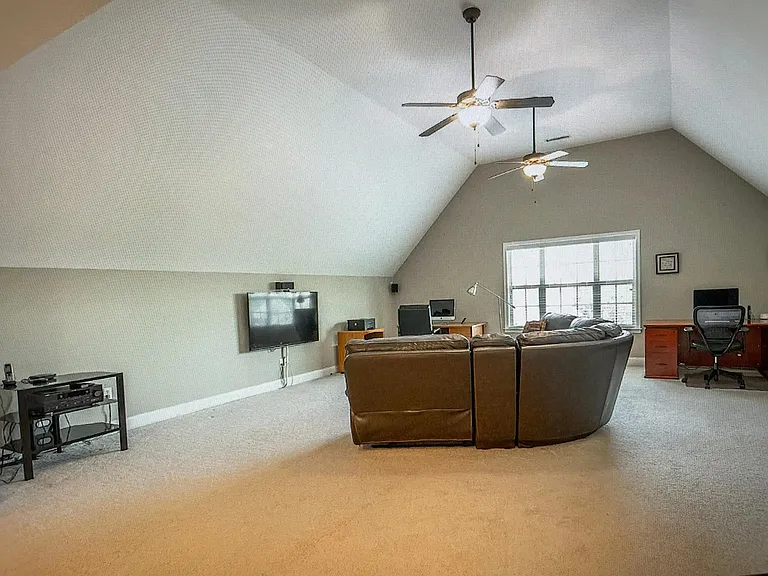 7866 Steppingstone Ln — Photo 6