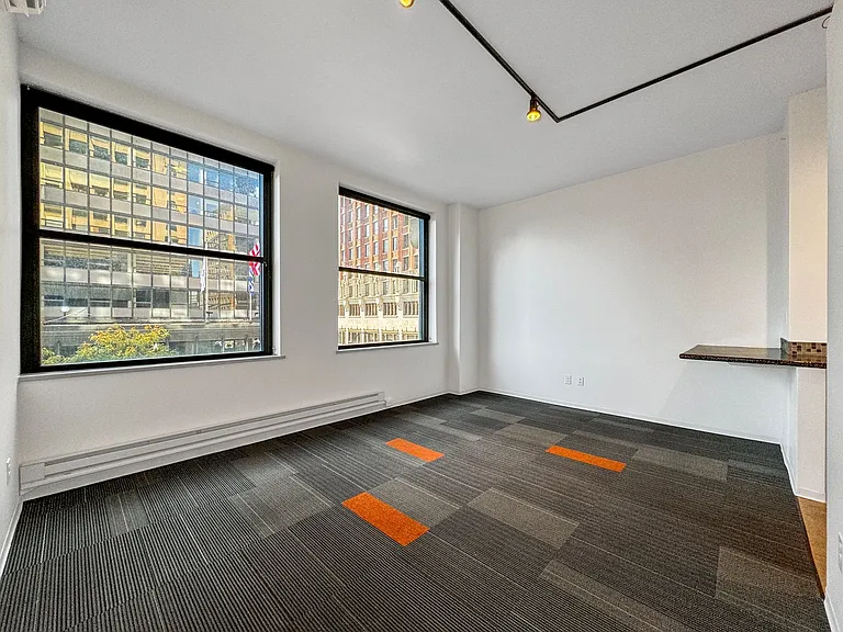 The Des Moines Building — Photo 25